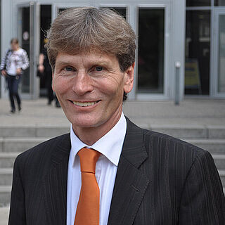 Prof. Dr. Nikolaus Risch, Ehrenvorsitzender Studienfonds OWL, ehemaliger Präsident der Universität Paderborn (2008-2015); © Foto: Patrick Kleibold